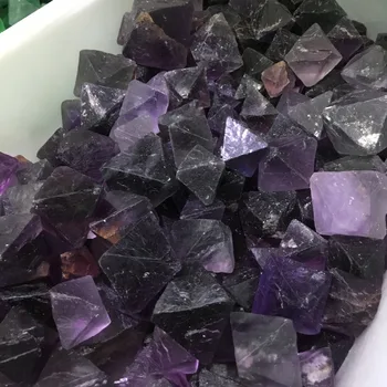 200g piatră prețioasă Naturale deep purple fluorit octaedru pentru decor